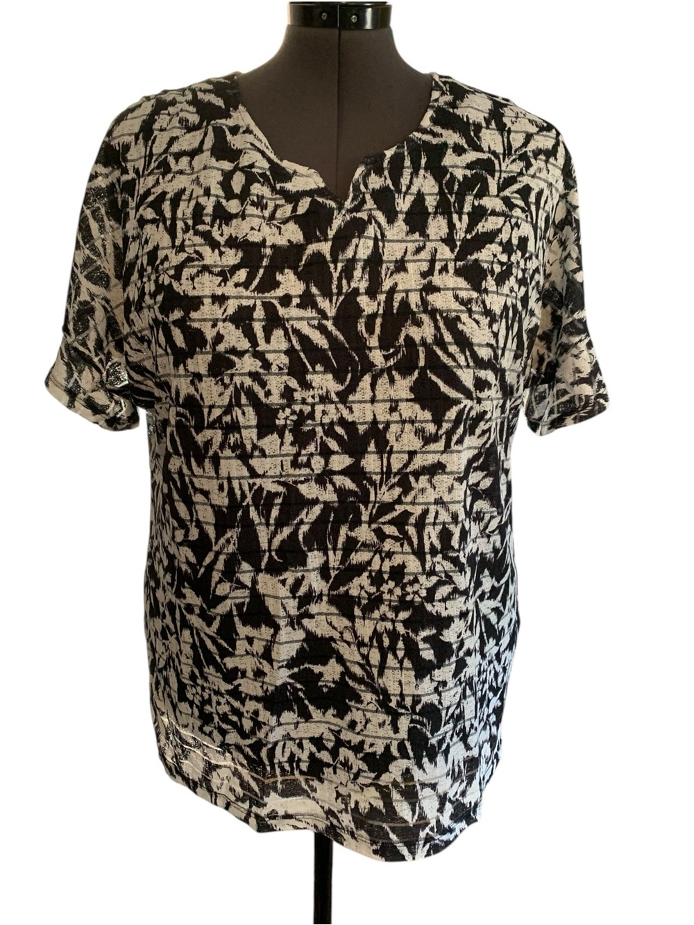 Knit top black and white with built-in tank Size XL
